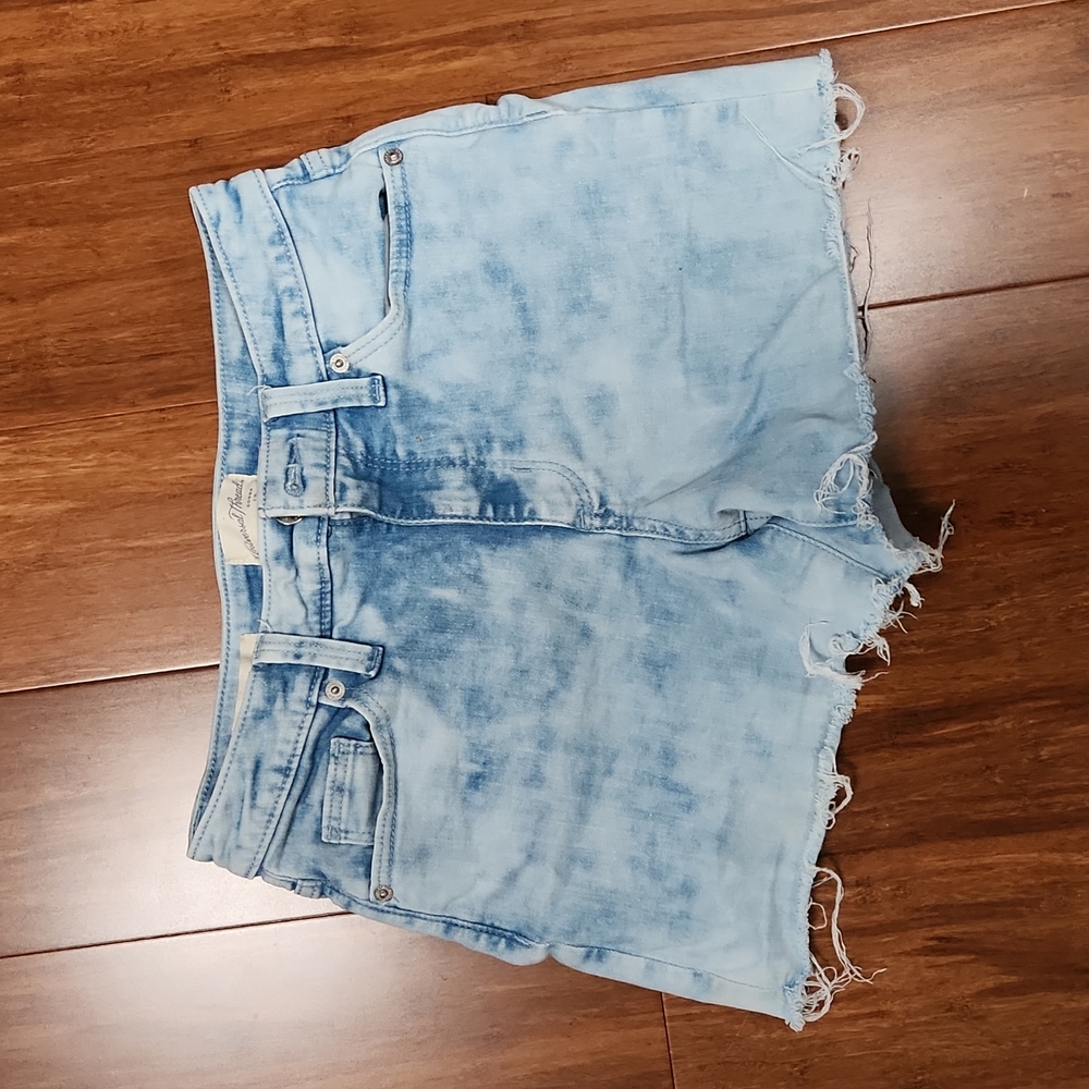 Universal thread high rise midi denim shorts size 2/26